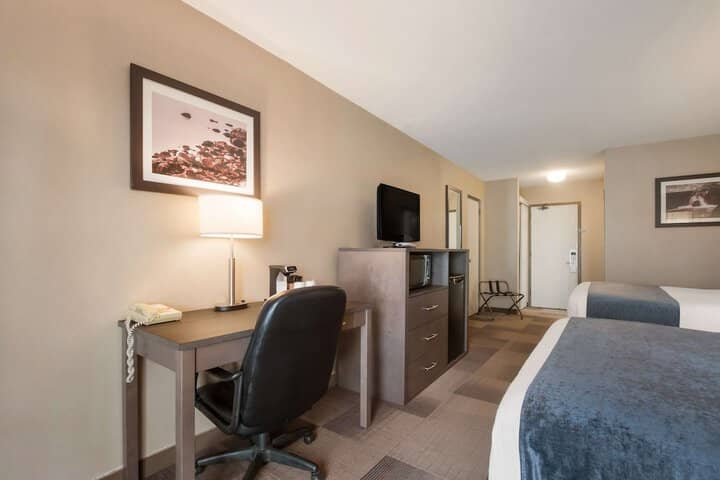 Room 10 of 38