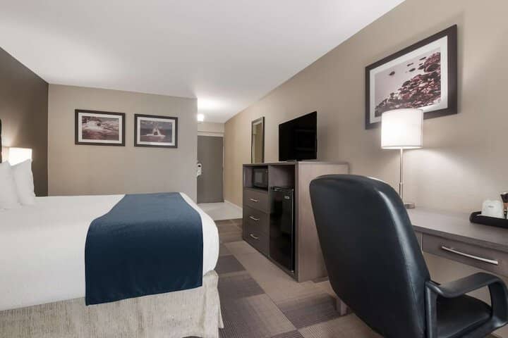 Room 18 of 38