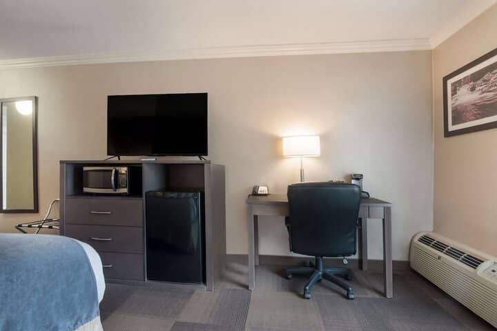 Room 13 of 38