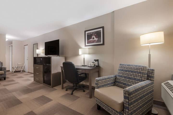 Room 16 of 38
